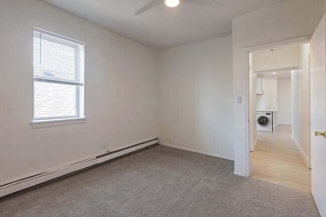 Building Photo - 543 E 60th St