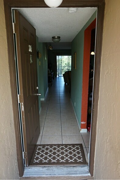 Building Photo - 120 Sparrow Dr