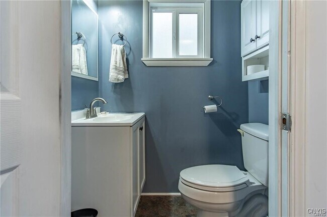 Building Photo - 215 Francis St