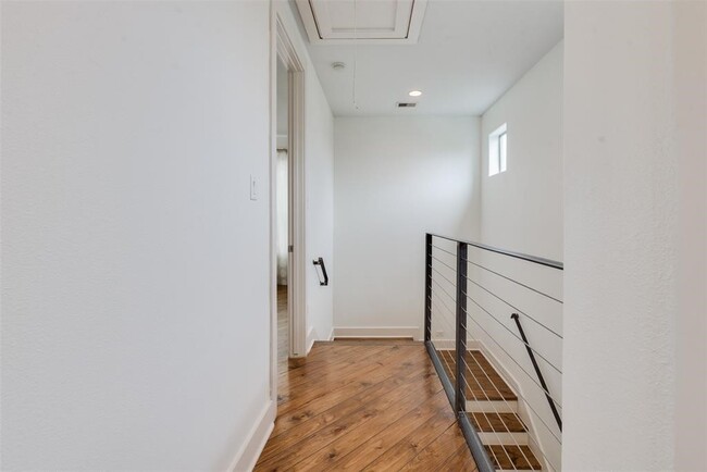 Building Photo - 2002 Blodgett St