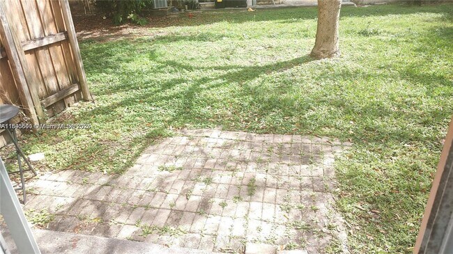 Building Photo - 1528 SE 24th Ct