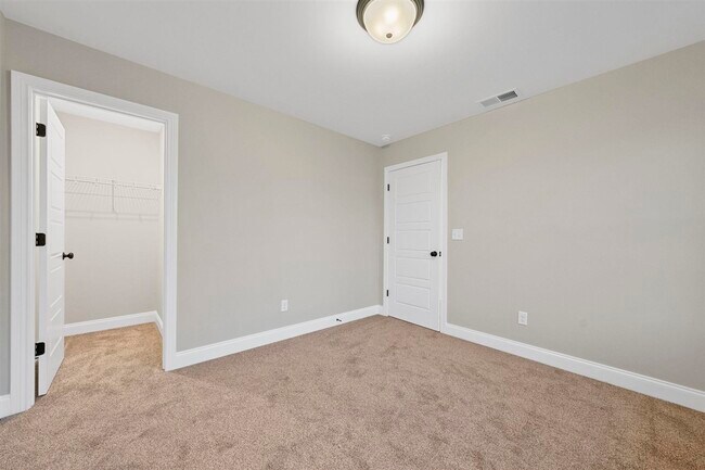 Building Photo - 716 Sheldrake Ln