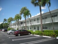 Building Photo - 2600 SW 22nd Ave
