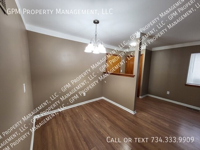 Building Photo - 875 Raupp Pl