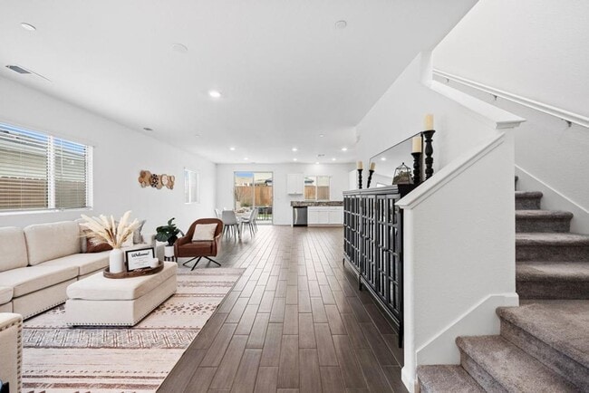 Building Photo - Gorgeous 4 Bedroom in Fiddyment Ranch