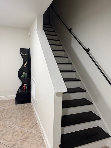 Building Photo - 2425 Ashecroft Dr