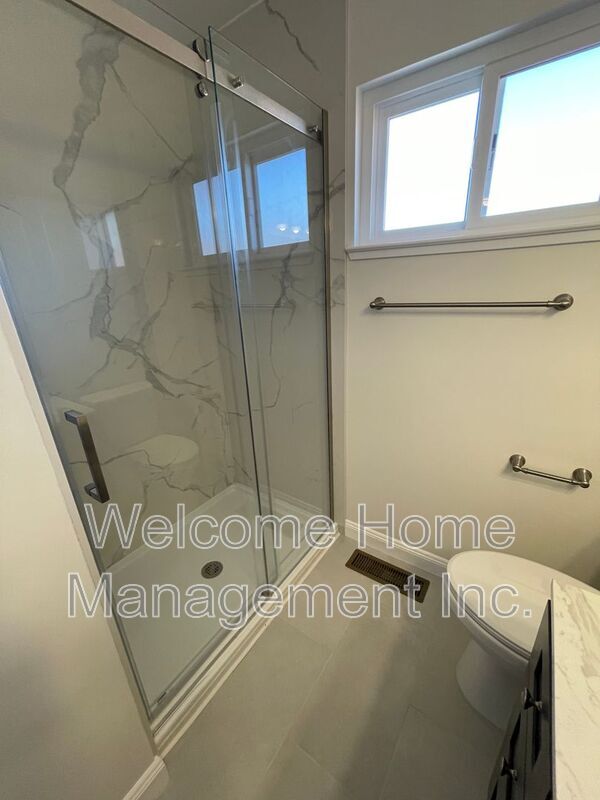 Building Photo - 16233 San Remo Dr