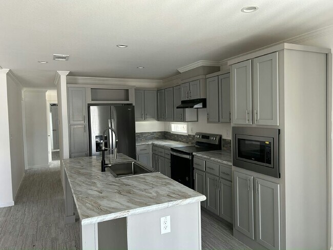 Building Photo - 13124 Lemon Ave