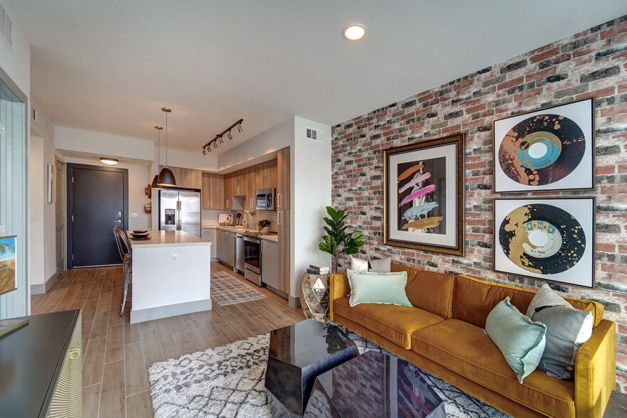 Novo Las Olas apartments — community photo - Novo Las Olas