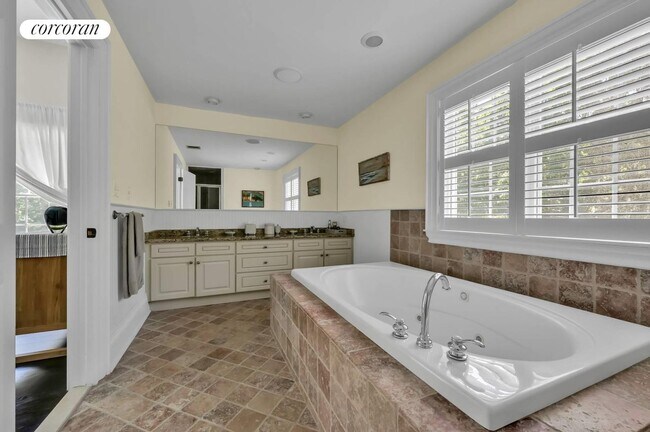 Building Photo - 12 Balcomie Ln