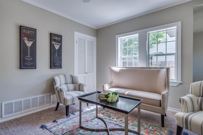 Building Photo - Move in specials available!