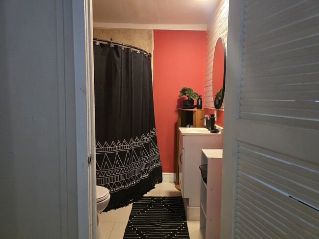 Building Photo - 4129 Crossen Dr