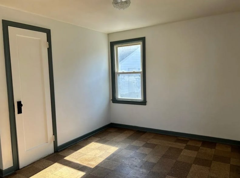 Building Photo - 32 Dewitt Dr