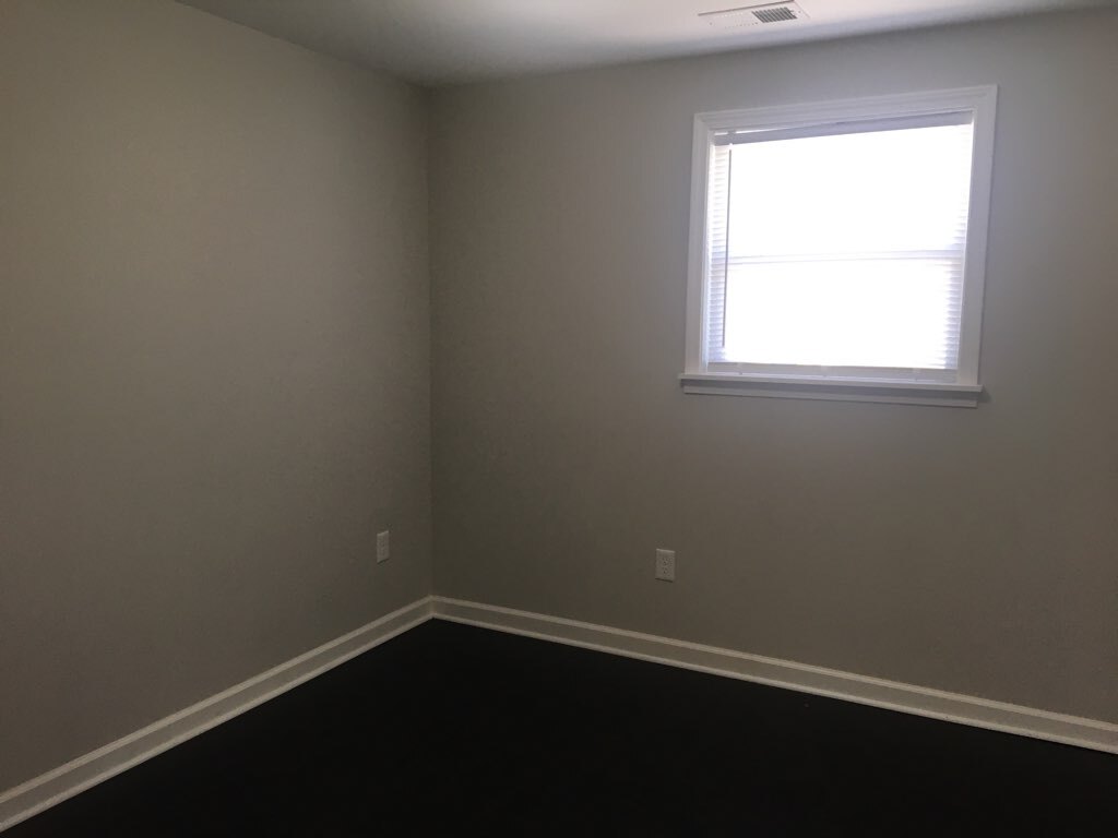 Building Photo - 1703 Lafayette Dr