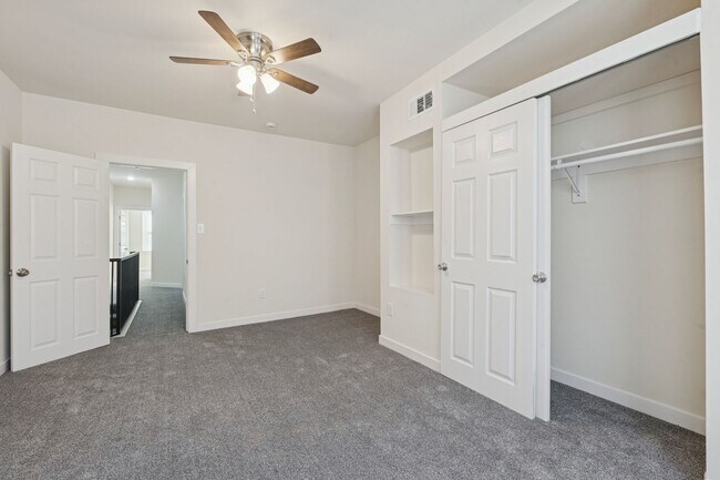 Building Photo - 1828 E Pacific St