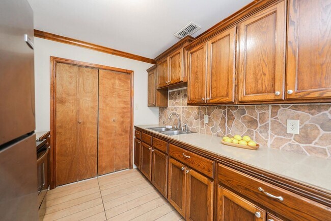 Building Photo - 2704 San Agustin Ave