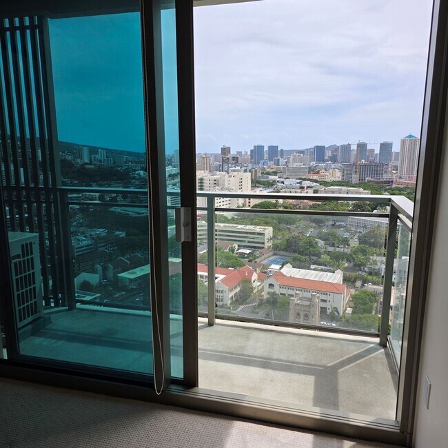 Building Photo - Capital Place One Bedroom Condo