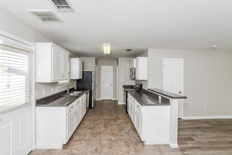 Building Photo - 11322 Fire Canyon