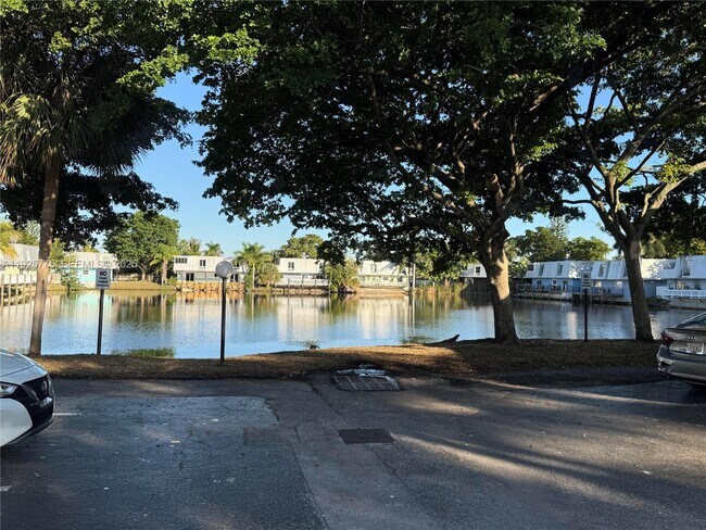 Building Photo - 4050 NE 12th Terrace