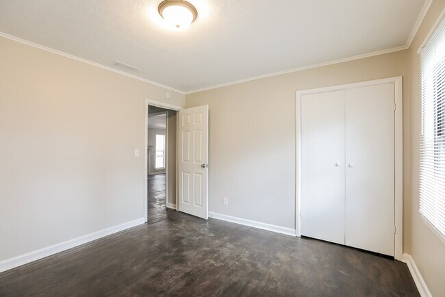 Building Photo - 405 SW 17th St