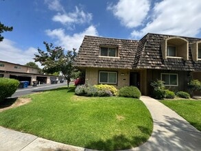 Building Photo - 10570 White Oak Dr