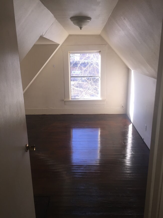 Building Photo - 702 N 2nd St