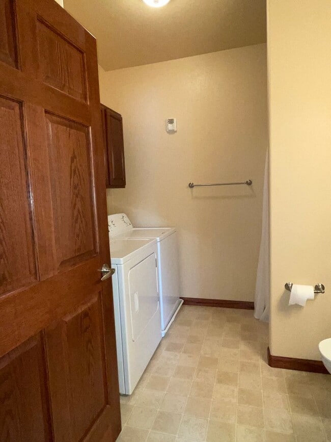 Building Photo - 2 Bedroom, 2 Bath Condo for Rent