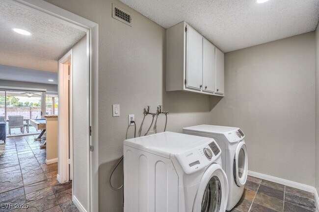 Building Photo - 5198 Hibbetts Dr