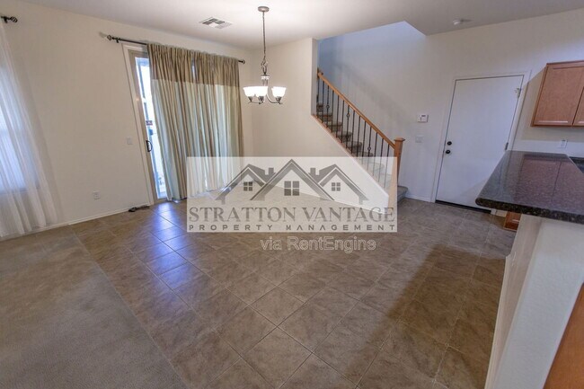 Building Photo - 928 S Hawk Ln