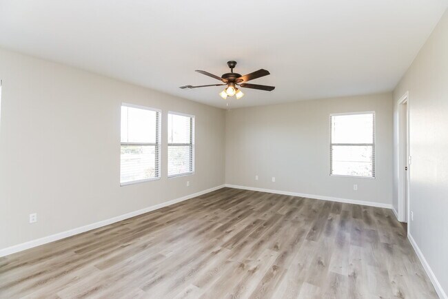 Building Photo - 2634 S Southwind Dr