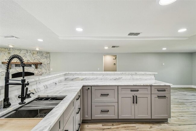 Building Photo - 13909 Berkowitz Ave