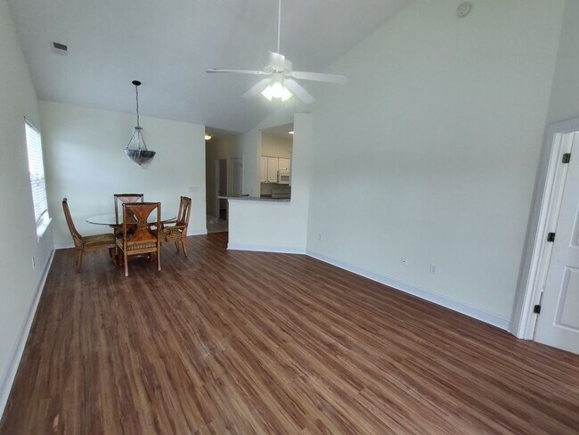 Building Photo - MOVE IN READY! 3rd Floor Condo with BEAUTIFUL Pond View! Central Location!