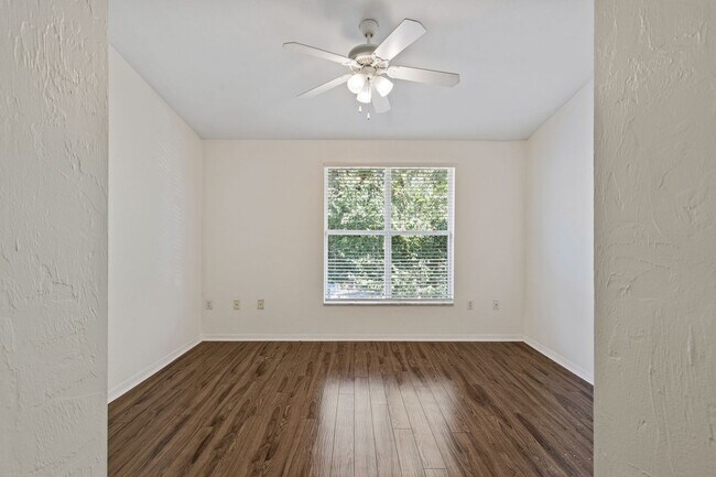 Building Photo - Just Reduced!! Close to UF Two Story Townhouse