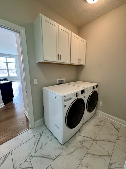 Building Photo - 5058 Pandit Dr