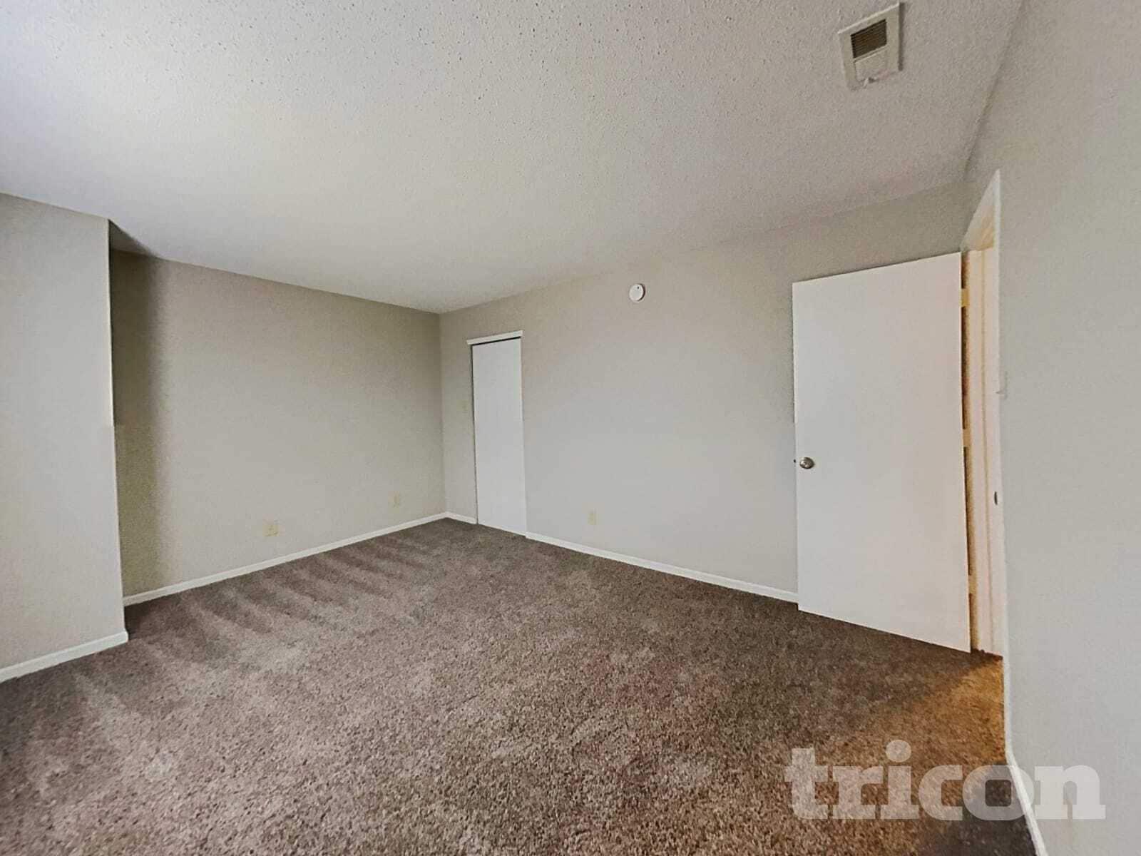Building Photo - 2875 Ludwig Dr