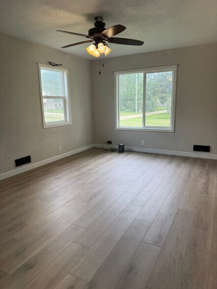 Building Photo - 16 Jacobson Ln