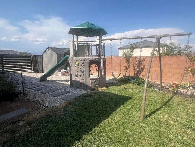 Building Photo - Stunning 4 Bedroom Home!