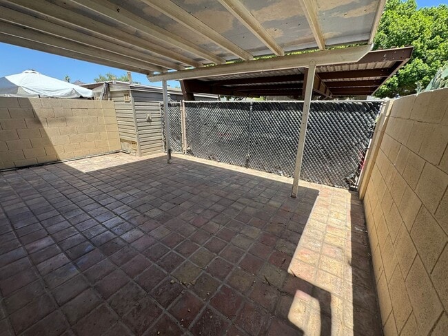 Building Photo - 3 Bedroom - 2  Bedroom - 1656 Sq. Ft - Cas...