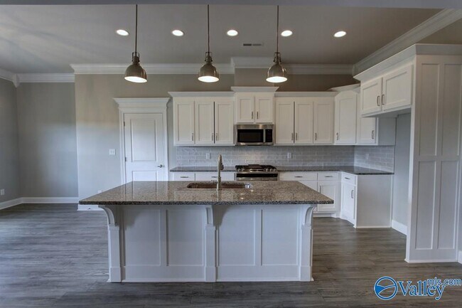 Building Photo - 17212 Stonegate Dr