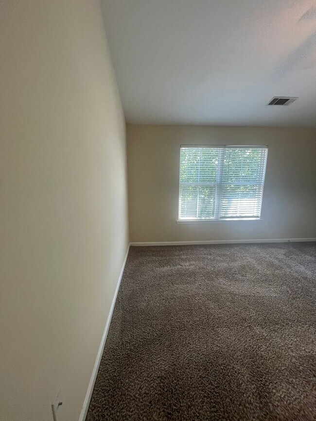 Building Photo - 17-1728 J&amp;S