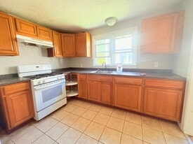 Building Photo - 6 Kilborn St