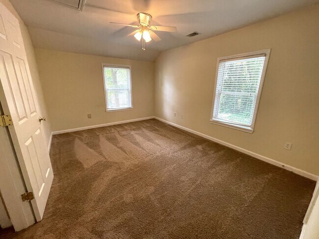 Building Photo - NormalTown 2br House - Fall 2026 Prelease