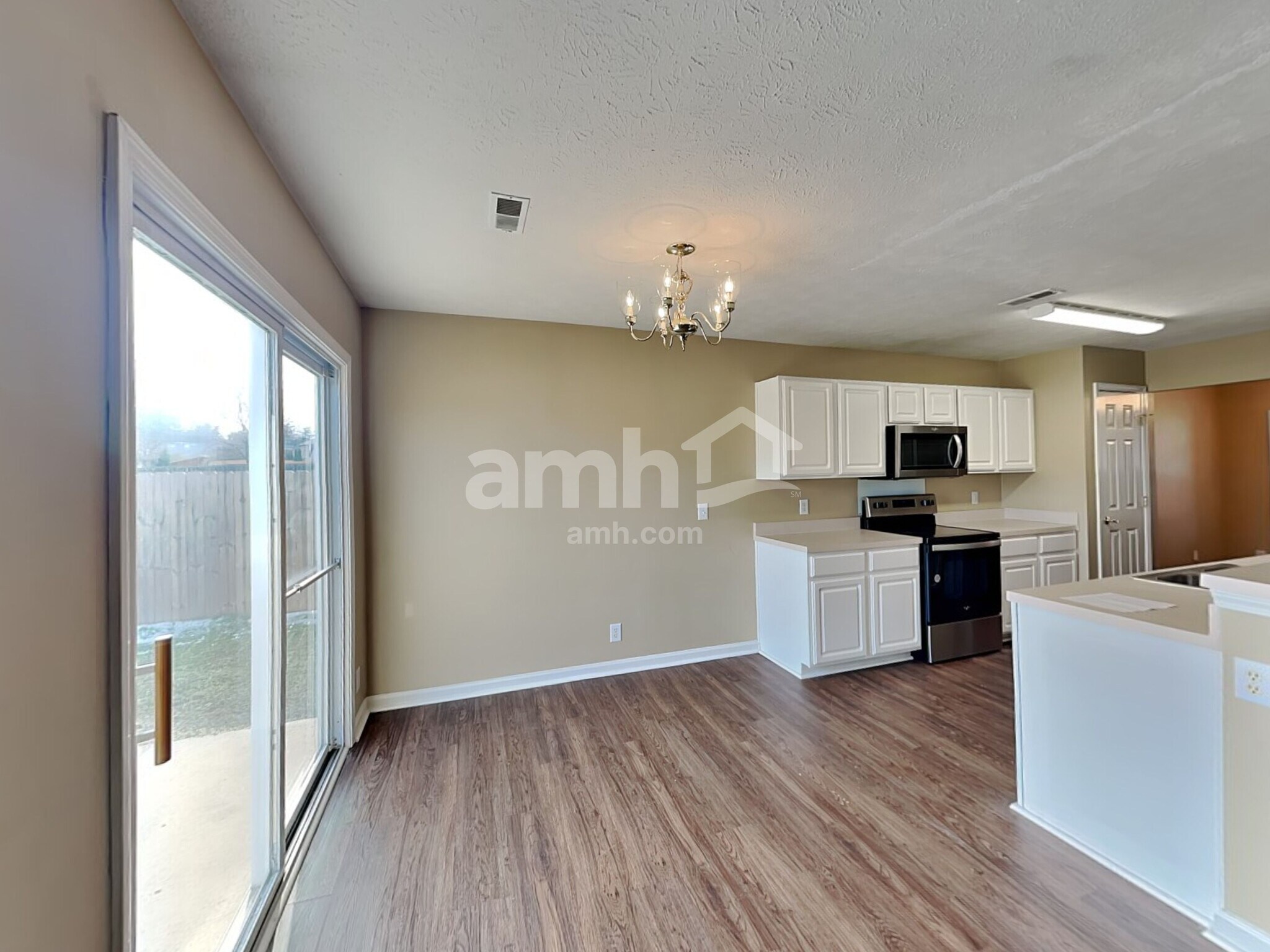 Building Photo - 4060 Longfellow Dr