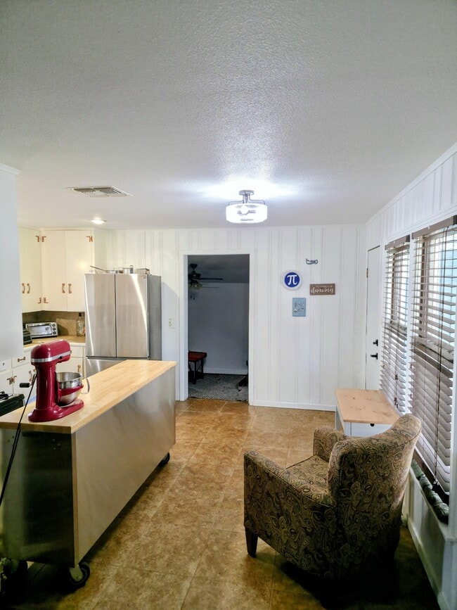 Building Photo - 104 Riverside Dr