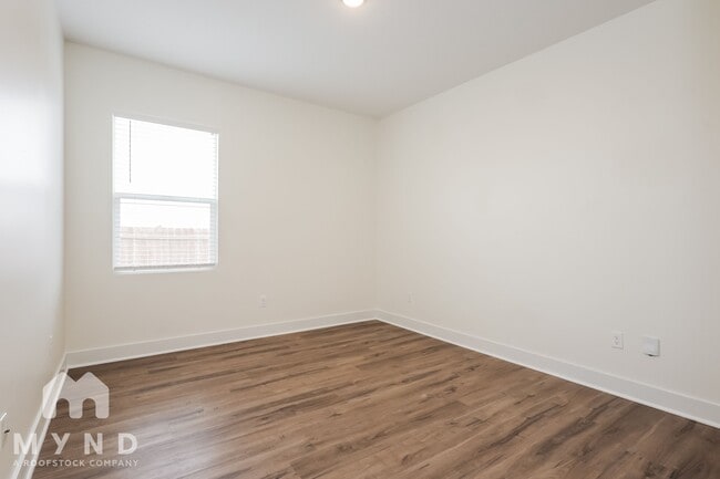 Building Photo - 5802 E Bristol Cir