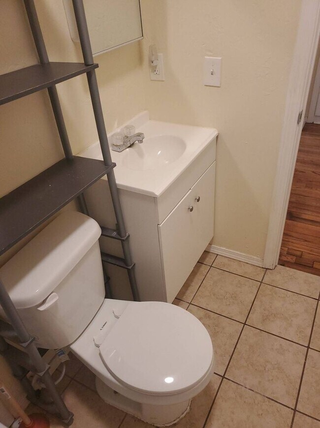 Building Photo - 2143 NE 19th St