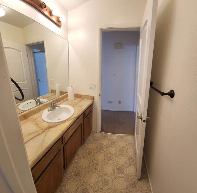 Building Photo - A Surfer's dream!! Short distance to the beach!!