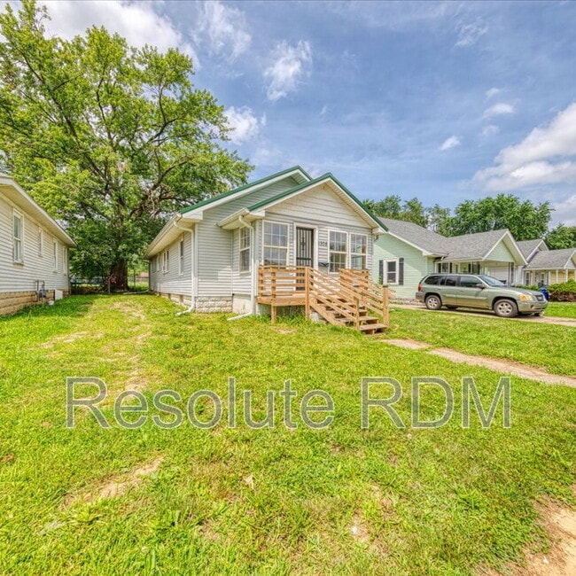Building Photo - 1308 E Taylor St