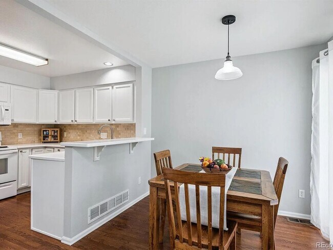 Building Photo - Charming 4BR Townhome in Thornton