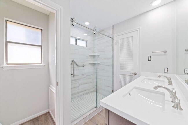 Building Photo - 154 Old Bridge Lake St